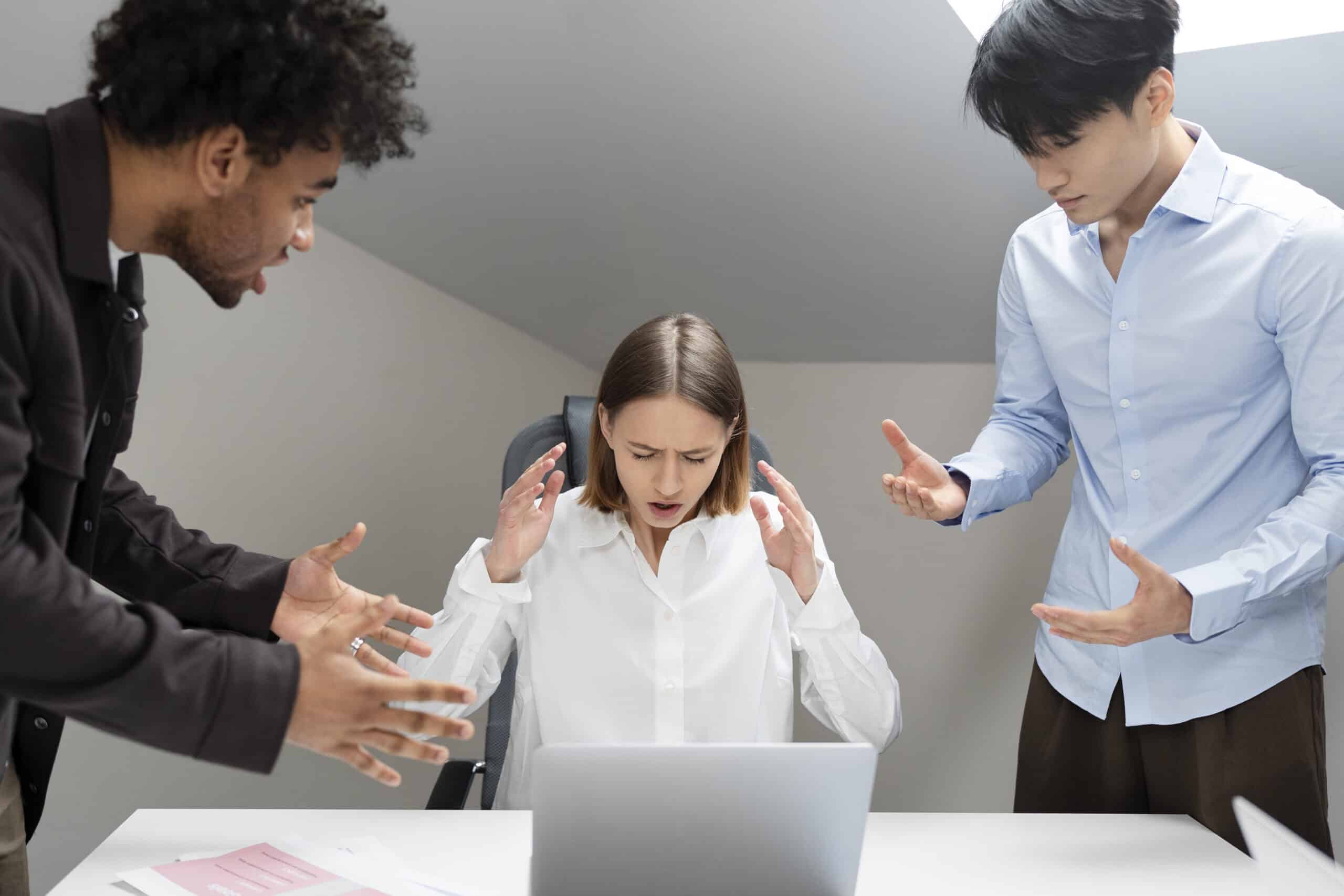 ¿Qué hacer si me están acosando en el trabajo?